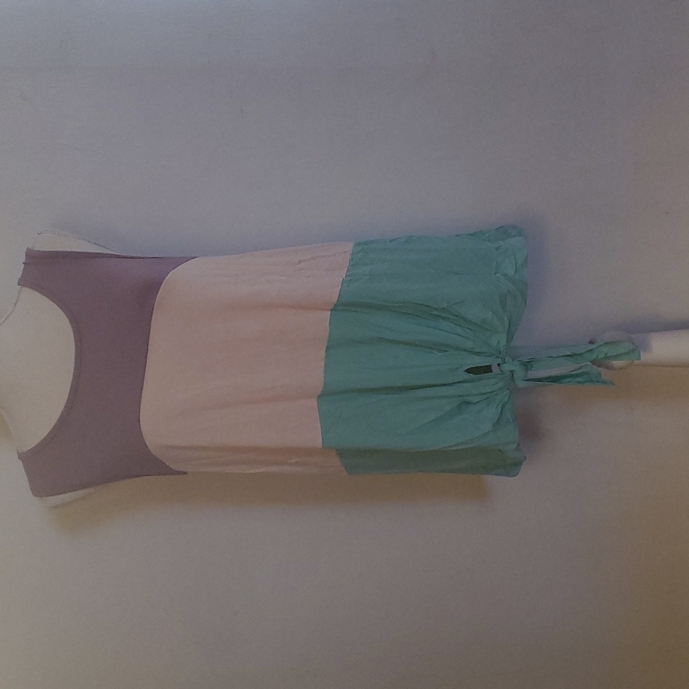 Small tank top with tie at the bottom
